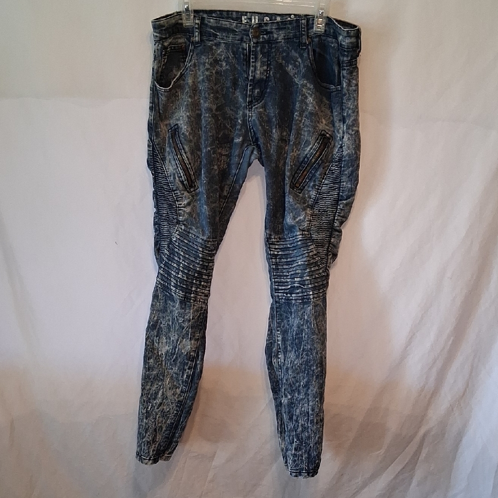 FUSAI Men's Acid-Wash Blue Jeans with Ribbed Knee Detail